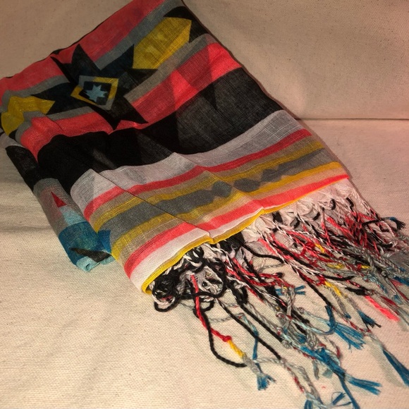 NWOT Tribal Print /Southwest /Aztec Design Fringe Scarf/Wrap - Picture 2 of 11
